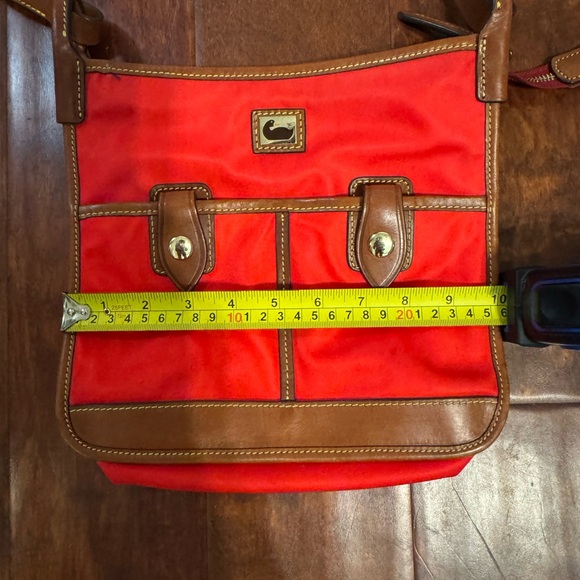 Dooney and Bourke red purse- used/ still in very good condition - Picture 11 of 12